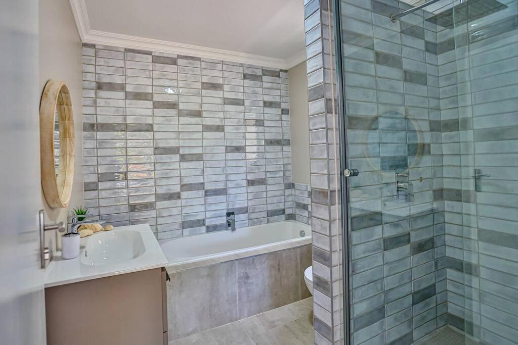 Large Sea View, Walk To Eateries, Loadshed Free Apartment Ballito Exterior photo